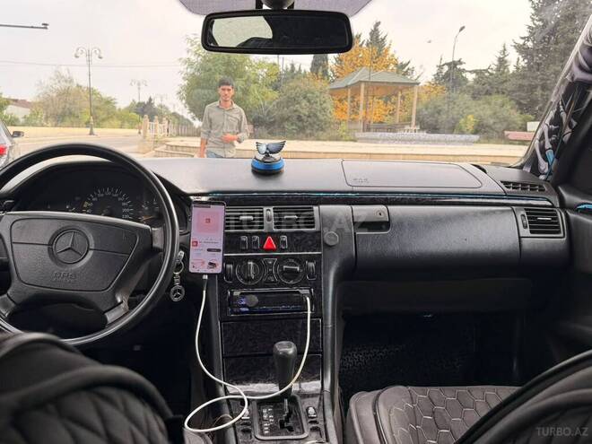 Mercedes E 220 1999, 165,000 km - 2.2 л - Bakı