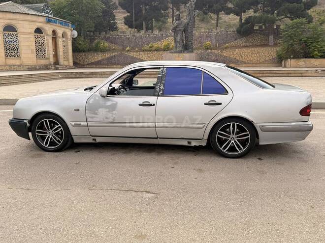 Mercedes E 220 1999, 165,000 km - 2.2 л - Bakı