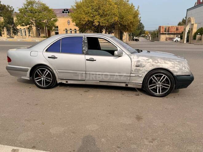 Mercedes E 220 1999, 165,000 km - 2.2 л - Bakı