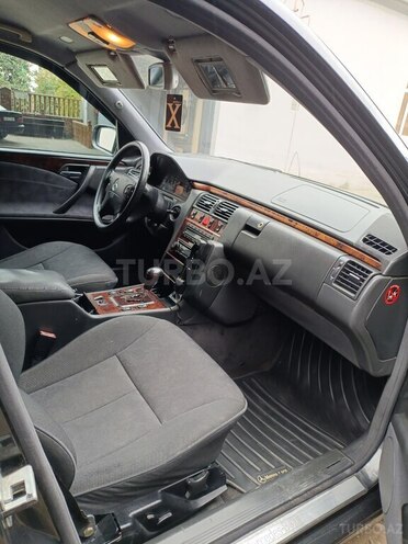 Mercedes E 220 2000, 681,028 km - 2.2 л - Ağstafa