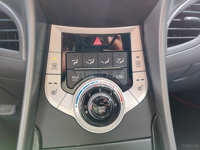 Hyundai Elantra 2011, 216,800 km - 1.8 л - Quba