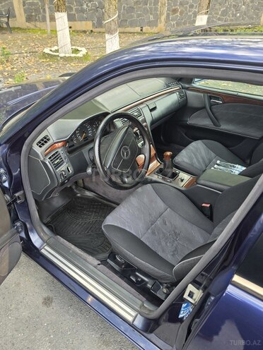 Mercedes E 200 1997, 341,299 km - 2.0 l - Balakən