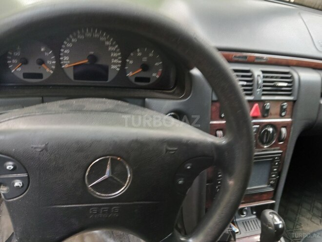 Mercedes E 220 2000, 353,500 km - 2.2 л - Qax