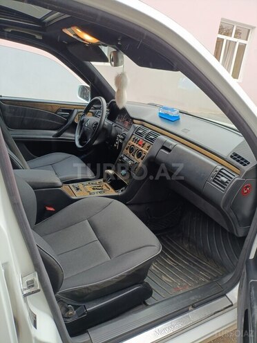 Mercedes E 220 2002, 479,028 km - 2.2 l - Qazax