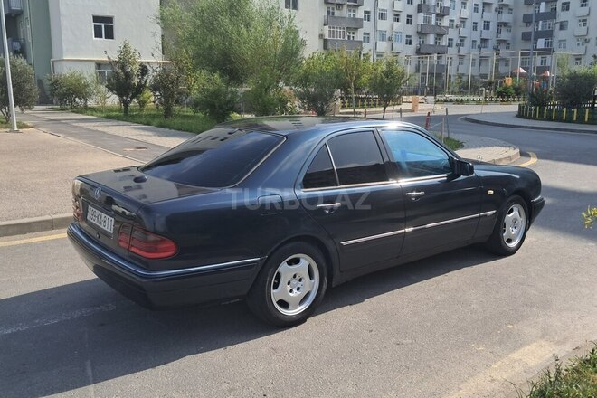 Mercedes E 230 1997, 447,569 km - 2.3 l - Bakı