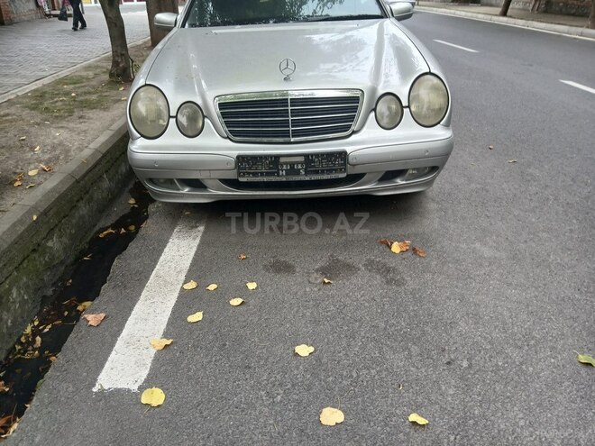 Mercedes E 220 2000, 353,500 km - 2.2 л - Qax