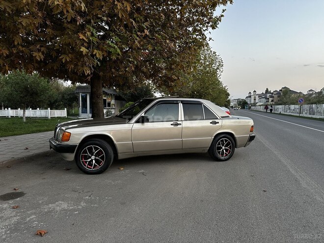 Mercedes 190 1992, 300,000 km - 2.0 л - Astara