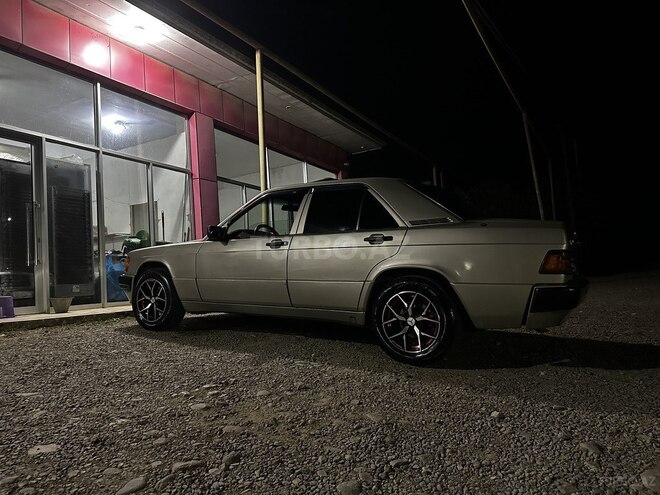 Mercedes 190 1992, 300,000 km - 2.0 л - Astara