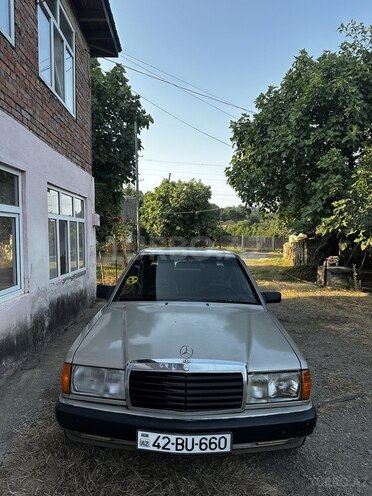 Mercedes 190 1992, 300,000 km - 2.0 л - Astara