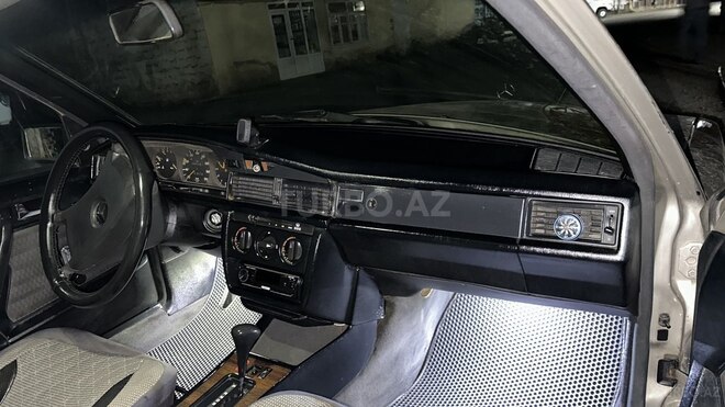 Mercedes 190 1992, 300,000 km - 2.0 л - Astara