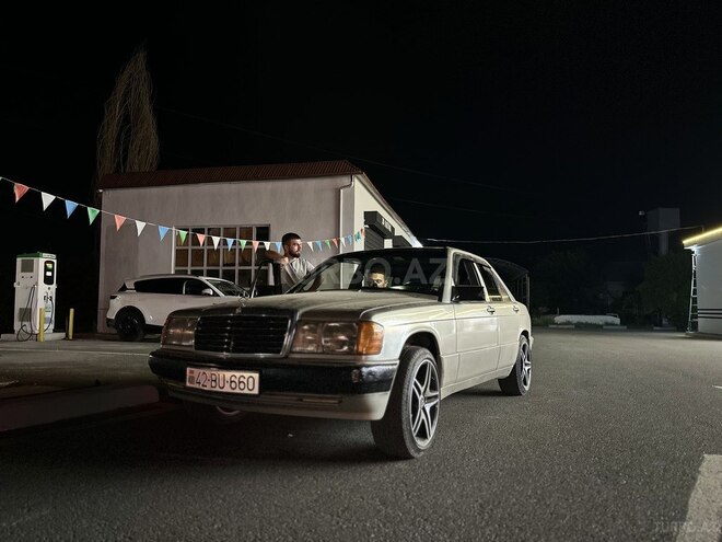 Mercedes 190 1992, 300,000 km - 2.0 л - Astara