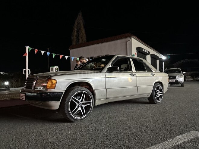 Mercedes 190 1992, 300,000 km - 2.0 л - Astara