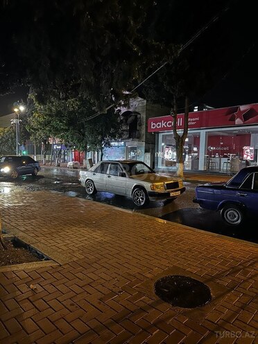 Mercedes 190 1992, 300,000 km - 2.0 л - Astara