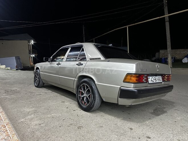 Mercedes 190 1992, 300,000 km - 2.0 л - Astara