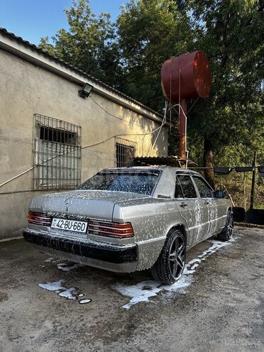 Mercedes 190 1992, 300,000 km - 2.0 л - Astara