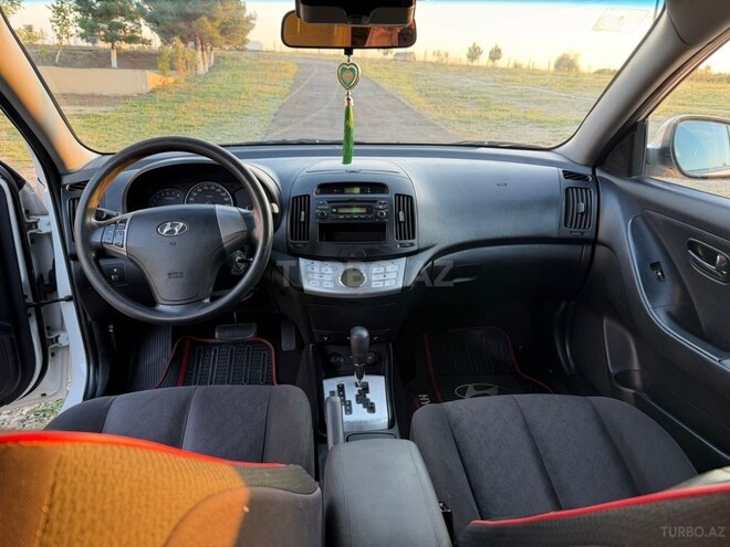 Hyundai Elantra 2009, 280,752 km - 1.6 л - Qusar
