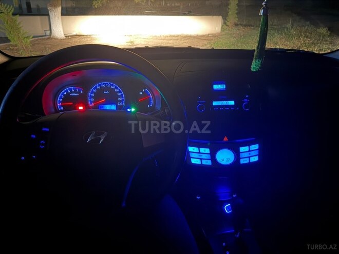 Hyundai Elantra 2009, 280,752 km - 1.6 л - Qusar