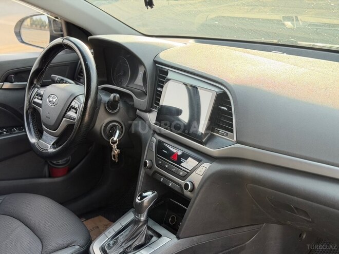 Hyundai Avante 2016, 230,000 km - 1.6 л - Bakı