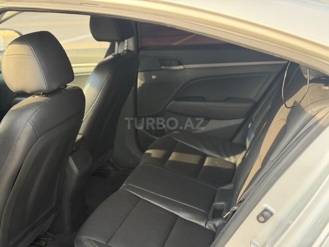 Hyundai Avante 2016, 230,000 km - 1.6 л - Bakı