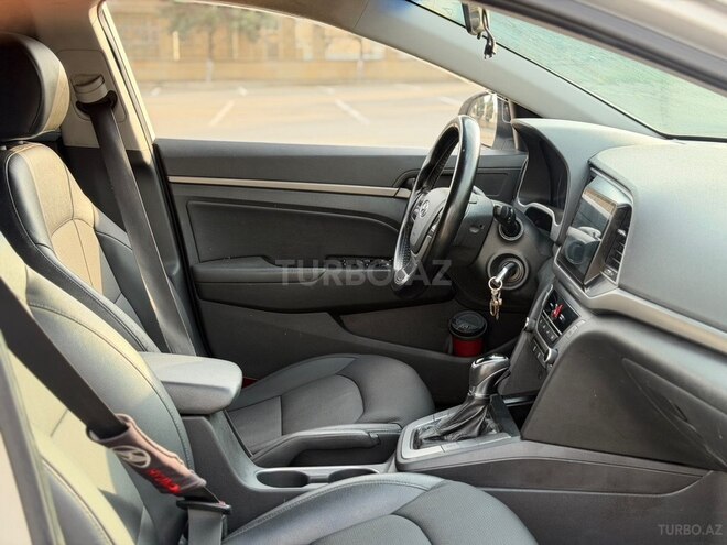 Hyundai Avante 2016, 230,000 km - 1.6 л - Bakı