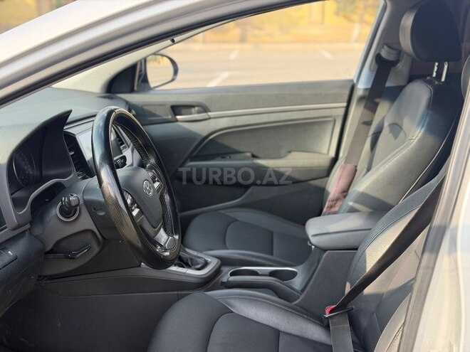 Hyundai Avante 2016, 230,000 km - 1.6 л - Bakı