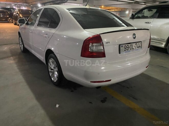 Skoda Octavia 2011, 240,000 km - 1.6 l - Bakı