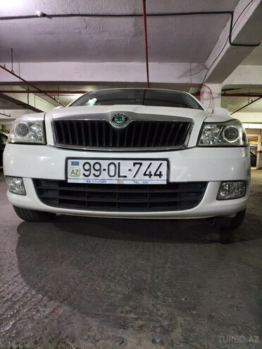 Skoda Octavia 2011, 240,000 km - 1.6 l - Bakı
