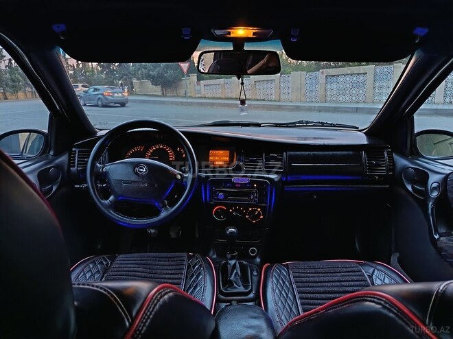 Opel Vectra 1998, 550,000 km - 2.0 l - Yevlax