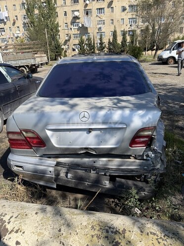 Mercedes E 220 1999, 500,000 km - 2.2 l - Sumqayıt