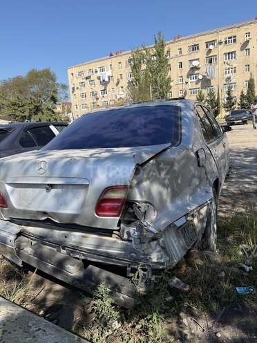 Mercedes E 220 1999, 500,000 km - 2.2 l - Sumqayıt