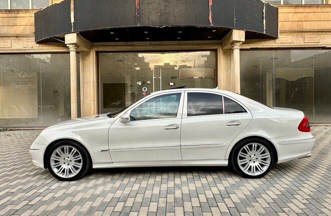 Mercedes E 350 2006, 264,000 km - 3.5 l - Bakı