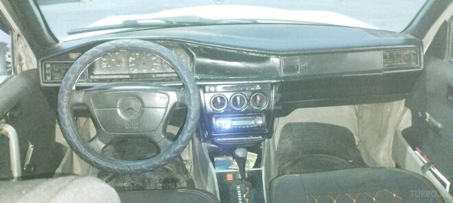 Mercedes 190 1986, 250,000 km - 2.2 l - Samux
