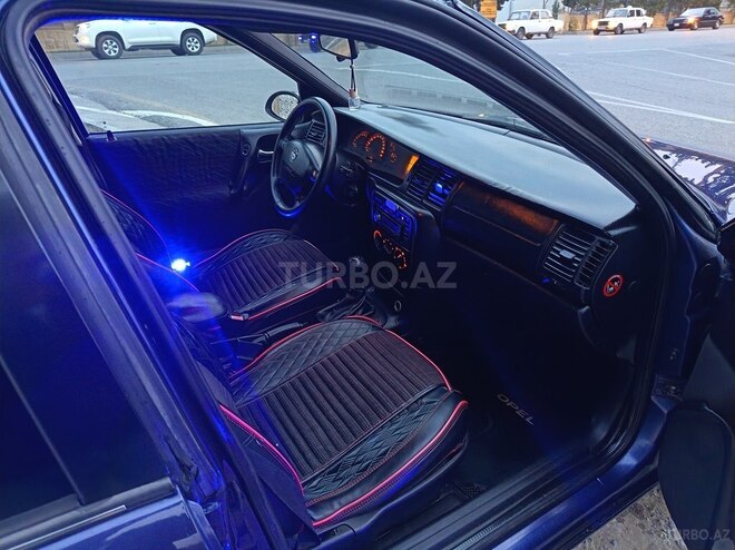 Opel Vectra 1998, 550,000 km - 2.0 l - Yevlax