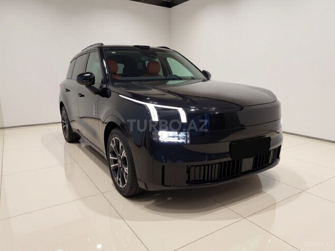 Lynk & Co 900