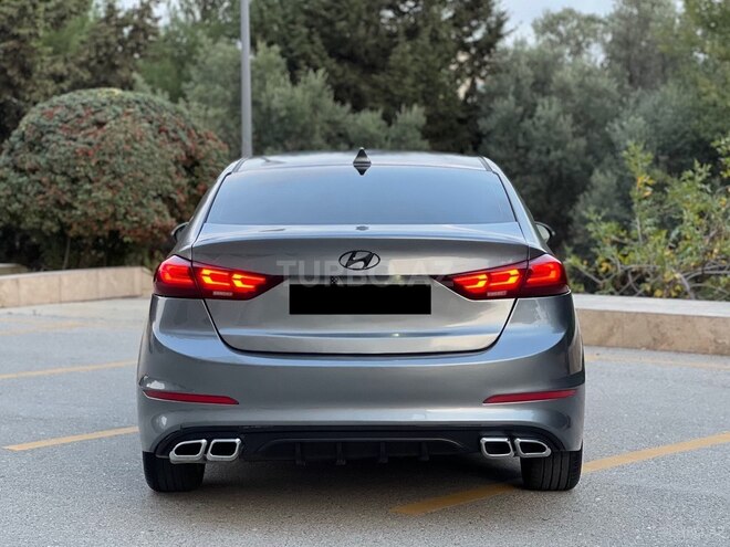 Hyundai Elantra 2017, 284,000 km - 2.0 l - Bakı