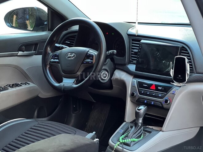 Hyundai Elantra 2017, 284,000 km - 2.0 l - Bakı