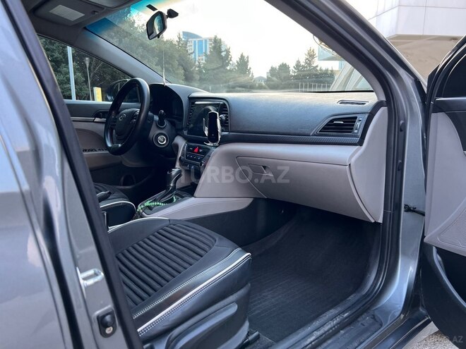 Hyundai Elantra 2017, 284,000 km - 2.0 l - Bakı