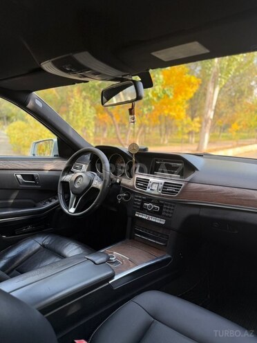 Mercedes E 220 2013, 240,000 km - 2.1 л - Naxçıvan