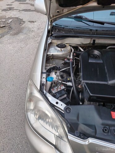 Toyota Corolla 2005, 300,000 km - 1.4 l - Bakı