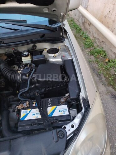 Toyota Corolla 2005, 300,000 km - 1.4 l - Bakı