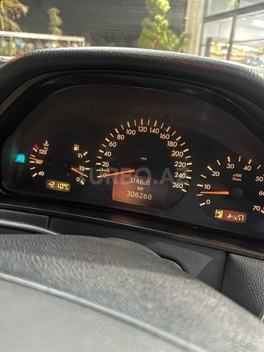 Mercedes E 240 1999, 306,522 km - 2.4 l - Bakı