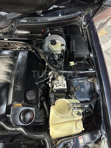 Mercedes E 240 1999, 306,522 km - 2.4 l - Bakı