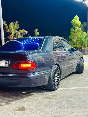 Mercedes E 240 1999, 306,522 km - 2.4 l - Bakı