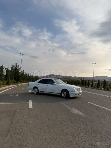 Mercedes E 280 1999, 170,000 km - 2.8 л - Füzuli