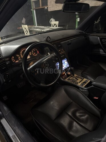 Mercedes E 320 2001, 450,000 km - 3.2 l - Bakı