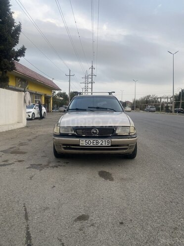 Opel Astra 1996, 426,000 km - 1.6 l - Bakı