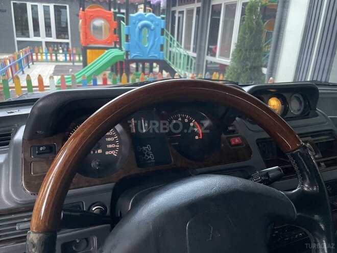 Mitsubishi Pajero 1999, 386,000 km - 3.0 l - Quba