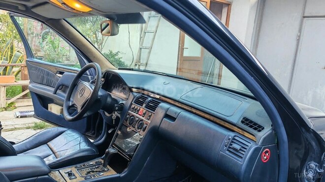 Mercedes E 240 1998, 365,000 km - 2.4 l - Bakı