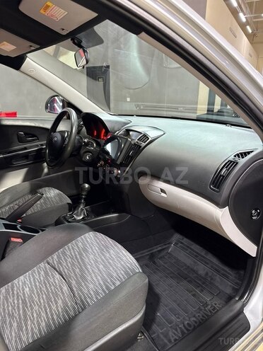 Kia  2008, 288,555 km - 1.6 l - Sumqayıt