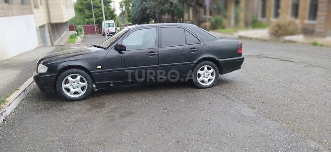 Mercedes C 180 1999, 300,000 km - 1.8 л - 